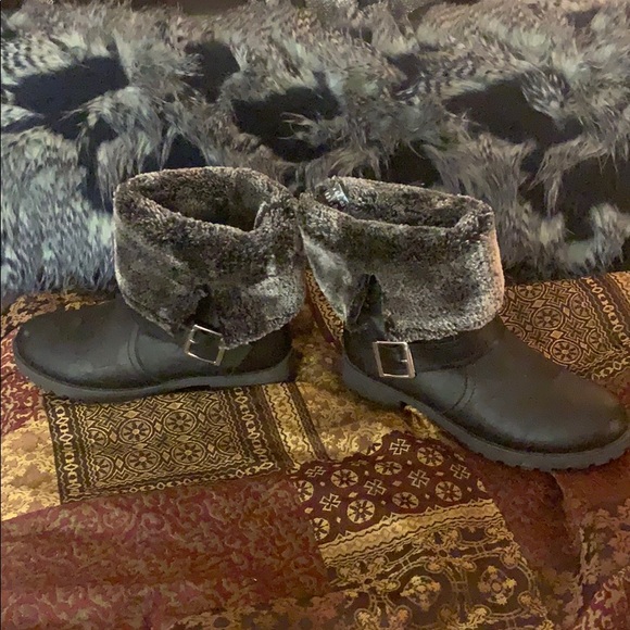 Female Winter Boots Size 8 1/2 - Picture 1 of 3
